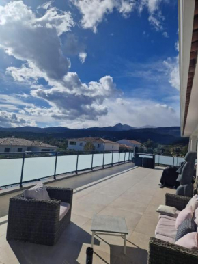 VILLA entre mer, montagnes, étangs et rivières